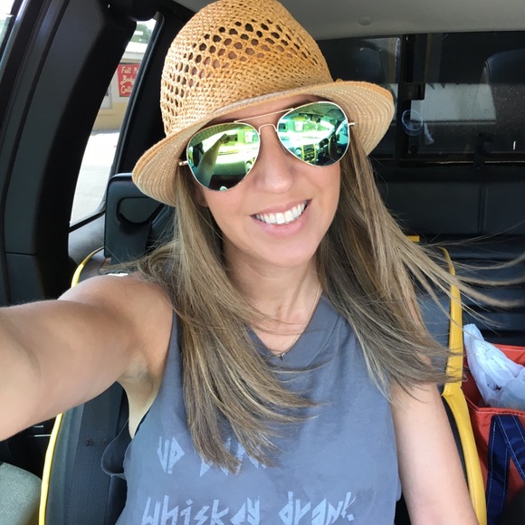 Meet your Posher, Whitney! - Picture 3 of 8